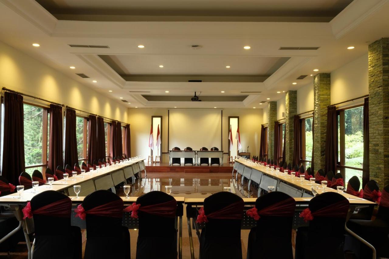 The Grand Hill Resort-Hotel Puncak Exteriör bild