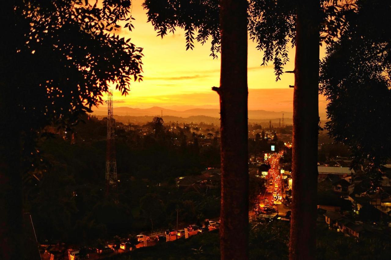 The Grand Hill Resort-Hotel Puncak Exteriör bild