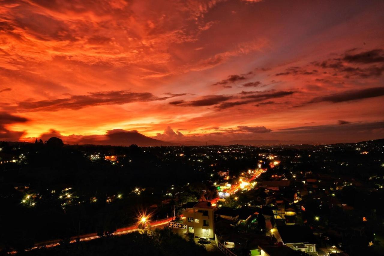 The Grand Hill Resort-Hotel Puncak Exteriör bild