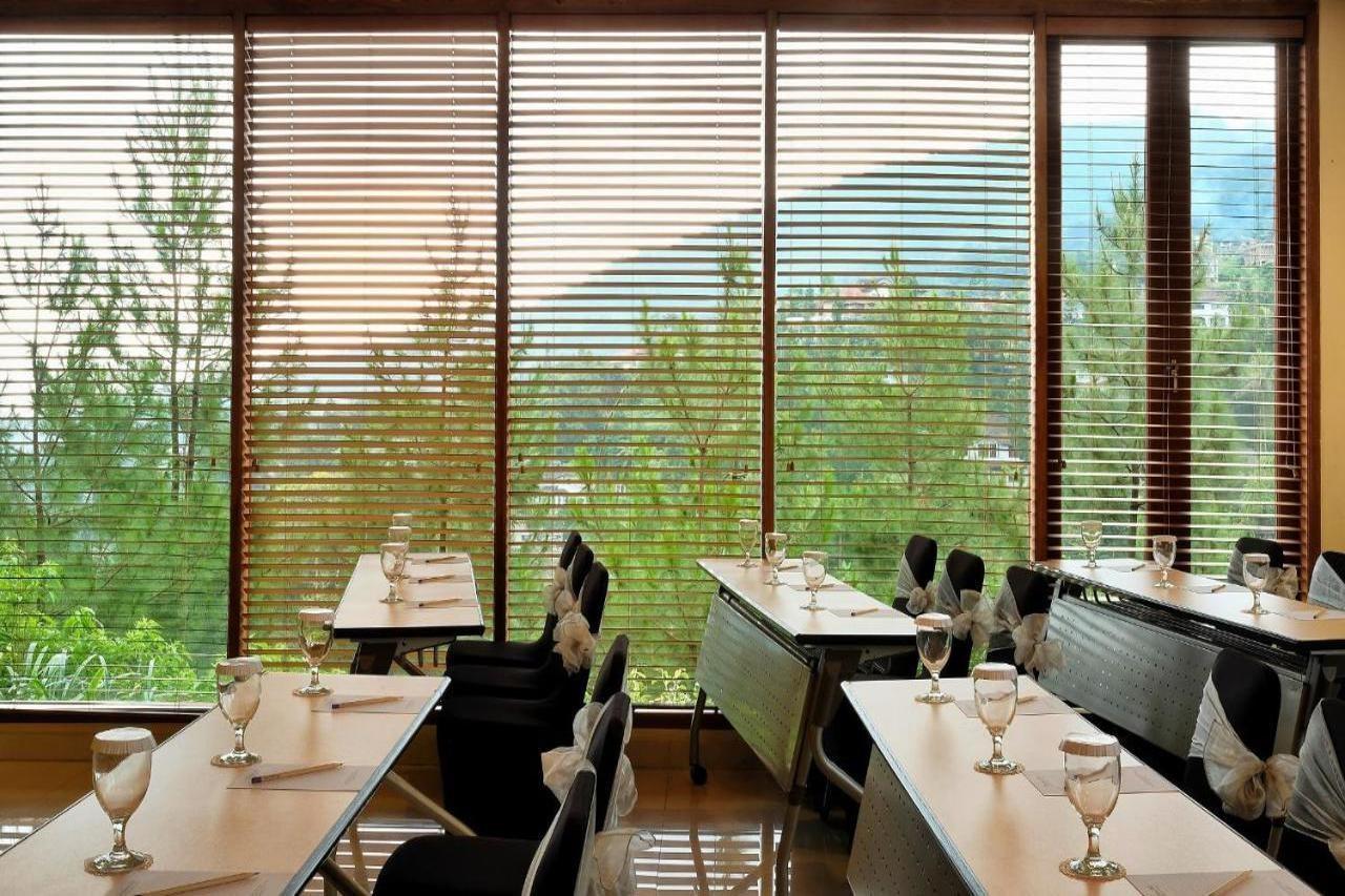 The Grand Hill Resort-Hotel Puncak Exteriör bild
